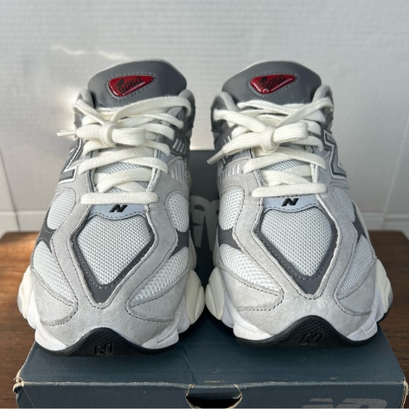 New Balance 9060 Gray Sneakers Size M7/W8.5 - Picture 5 of 6